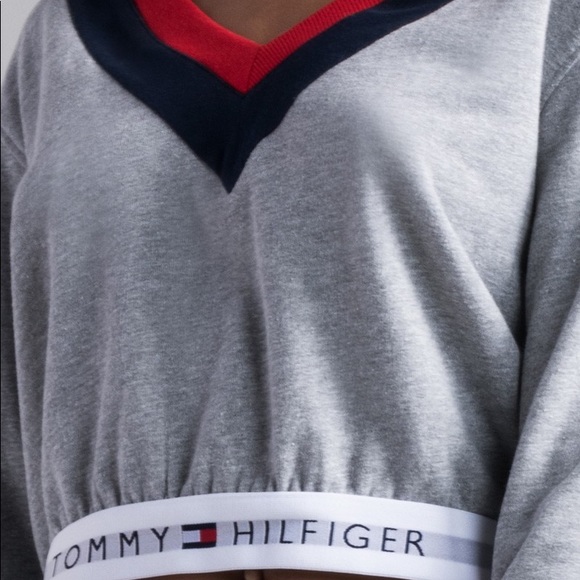 SOLD Tommy Hilfiger Grey Cropped Sweater - Picture 7 of 7